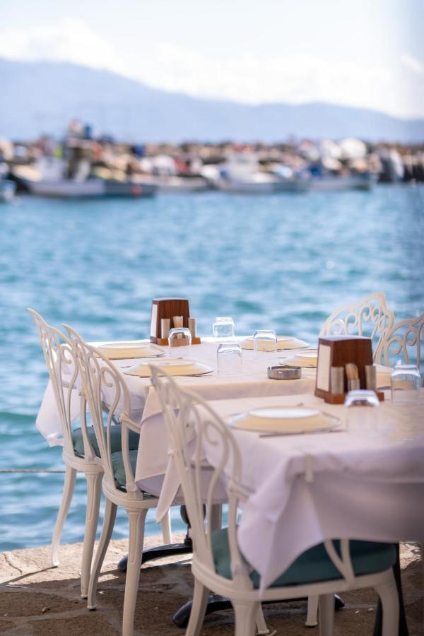 Assos Troy Port Hotel Bagian luar foto